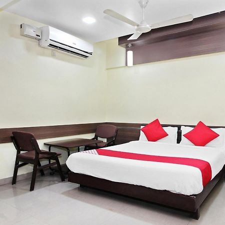 Oyo 30537 Hotel Megharaj Bijapur  Bagian luar foto
