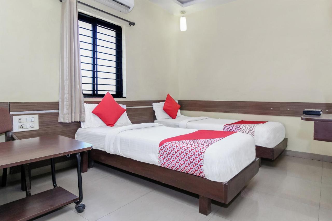 Oyo 30537 Hotel Megharaj Bijapur  Bagian luar foto