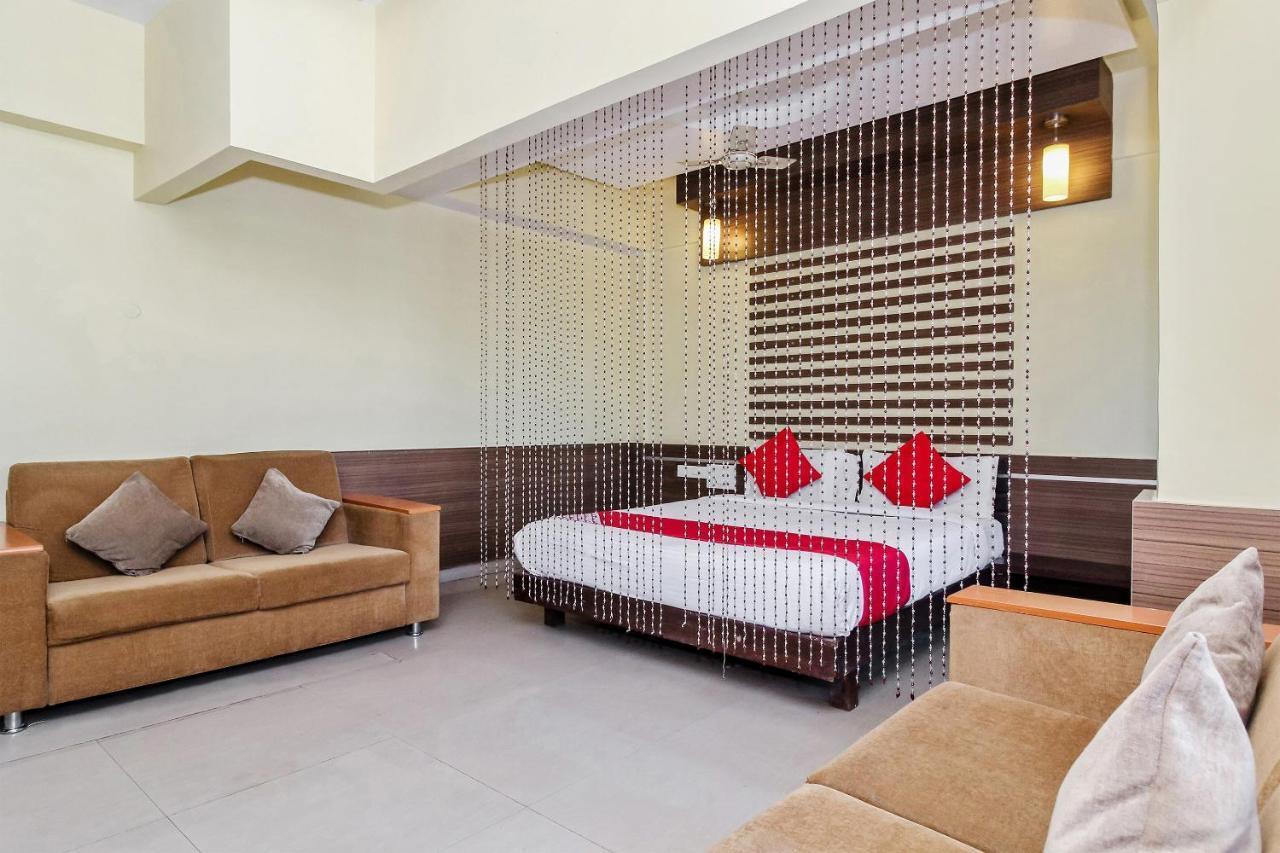 Oyo 30537 Hotel Megharaj Bijapur  Bagian luar foto