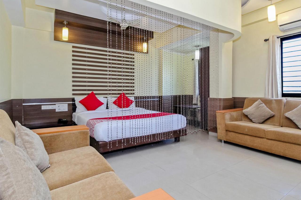 Oyo 30537 Hotel Megharaj Bijapur  Bagian luar foto