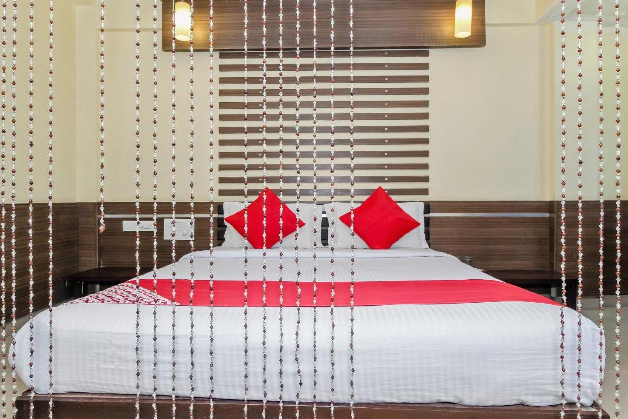 Oyo 30537 Hotel Megharaj Bijapur  Bagian luar foto