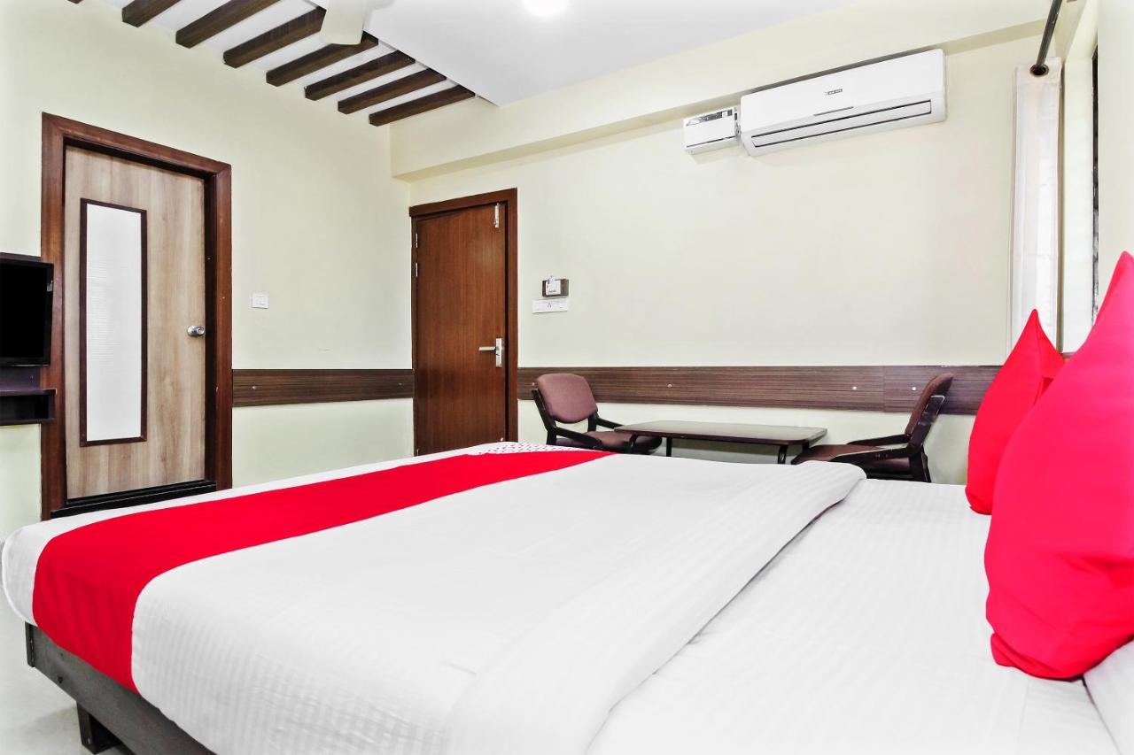 Oyo 30537 Hotel Megharaj Bijapur  Bagian luar foto