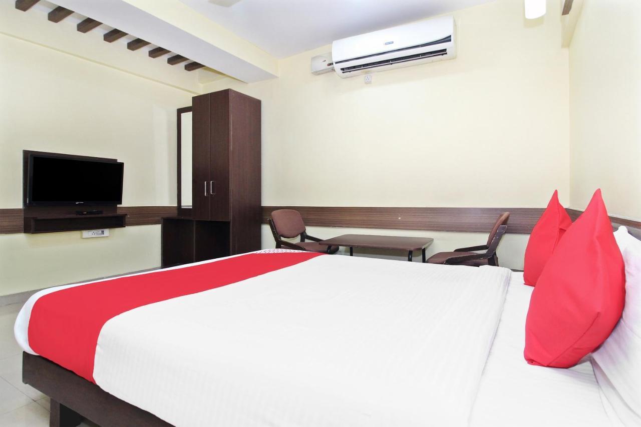 Oyo 30537 Hotel Megharaj Bijapur  Bagian luar foto